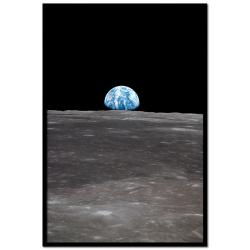 Poster mit Rahmen - Earthrise - View of Earth rising over Moon's horizon taken from Apollo 11 spacecraft