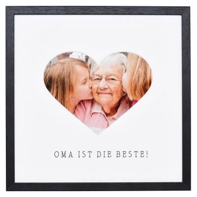 Bilderrahmen mit Herz-Passepartout &amp; Text &quot;Oma ist die Beste!&quot; schwarz
