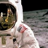 Thumbnail von Poster mit Rahmen - Edwin Aldrin walking on the lunar surface - Apollo Moon Mission Bild 3